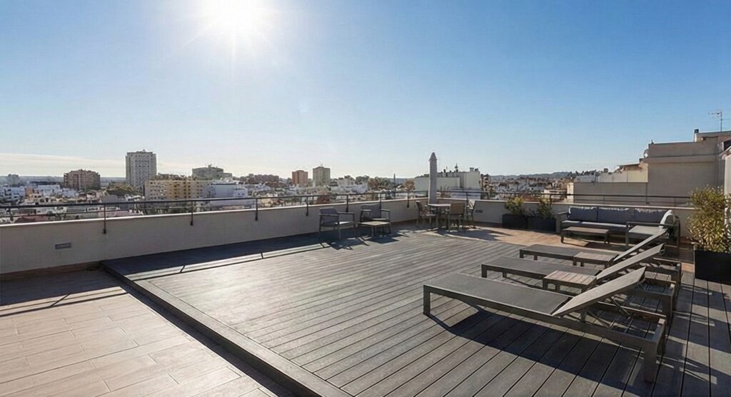 Terraza o ático muy expuesto tarima madrid